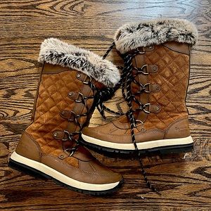 I’m selling these very stylish brown Bear claw boots.I’ve grown out of them.